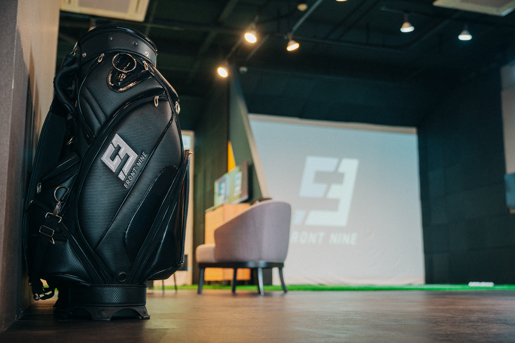 บรรยากาศ Indoor Golf ของ Front9 Golf